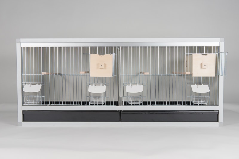 Aluminium broedkooi met tropen nestkast en zwarte lades Aluminium broedkooi met tropen nestkast en zwarte lades