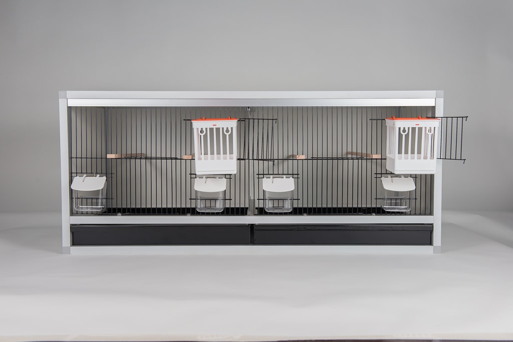 Aluminium broedkooi 100 cm met traliesnestkasten Aluminium broedkooi 100 cm met traliesnestkasten