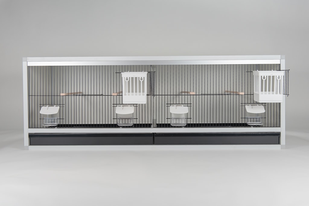 Aluminium broedkooi 100 cm met traliesnestkasten Aluminium broedkooi 100 cm met traliesnestkasten