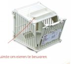 Voorhangnest met opbergplaats voor eieren